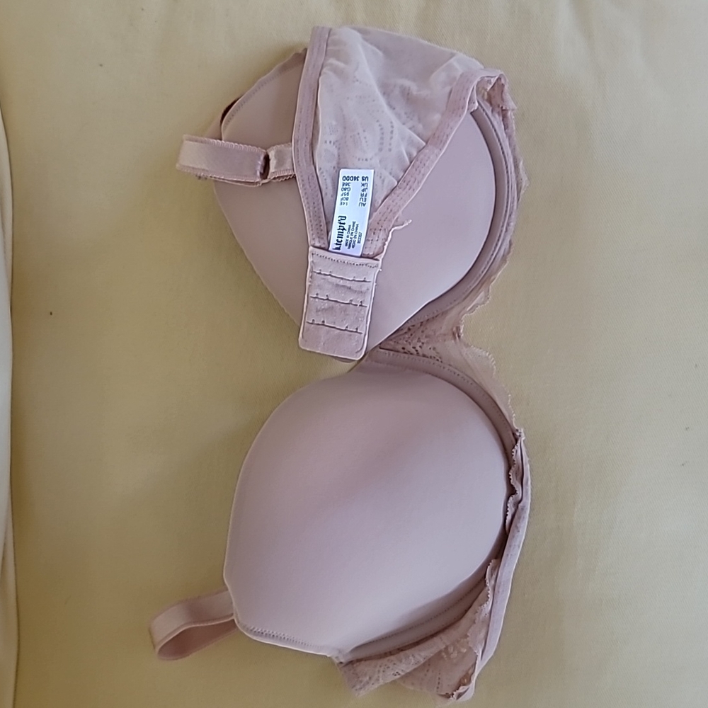 Nude color womens size 36DDD bra